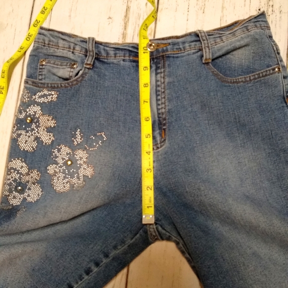 MISHCA embellished cropped/capri jeans, 6 - Picture 7 of 13